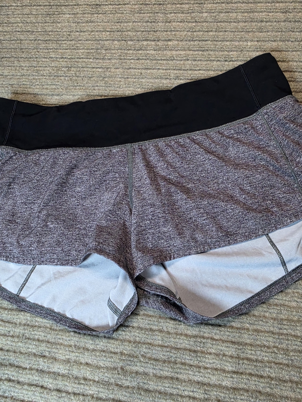Lululemon Size 6 Speed Up Short 2.5" Heathered Gray Low Rise